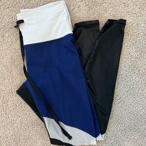 𝅺FABLETICS Women’s Black and Blue Leggings Fits XS/S